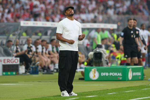 enttaeuschung bei Chef-Trainer Vincent Kompany (FC Bayern Muenchen), FC Bayern Muenchen vs. VfB Stuttgart, Fussball, 83. DFB-Pokalfinale, 23.05.2026 DFL DFB regulations prohibit any use of photographs as image sequences and or quasi-video Berlin Berlin Deutschland