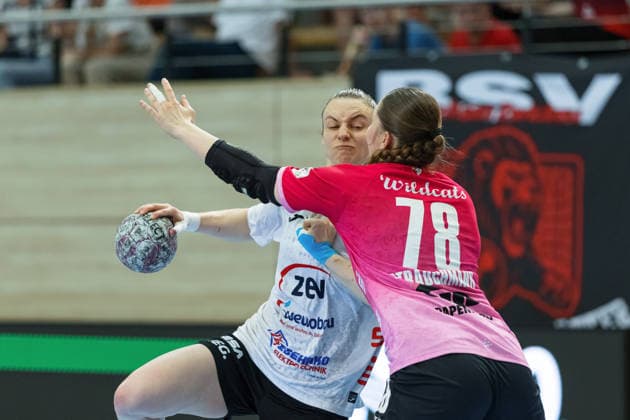 Jasmina Gierga (Zwickau, 13), Lucy Strauchmann (Halle, 78), SV Union Halle-Neustadt vs. BSV Sachsen Zwickau, Handball Bundesliga Frauen, Play-Offs 5-11 Spieltag 6, Saison 2025 26, 23.05.2026 Halle SWH Arena Sachsen-Anhalt Deutschland