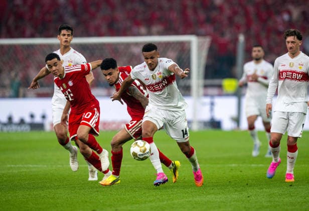 Fußball, Herren, Saison 2025 2026, 83. DFB-Pokal-Finale, FC Bayern München - VfB Stuttgart, v.l. Chema Andres (Stuttgart), Jamal Musiala (Bayern München), Luis Diaz (Bayern München), Luca Jaquez (Stuttgart), Angelo Stiller (Stuttgart), 23.05. 2026, Copyright: xMatthiasxKochx