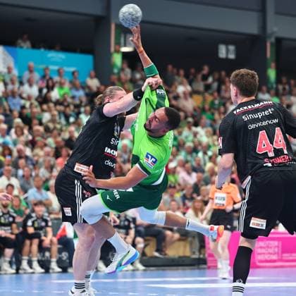 Philipp Ahouansou (HSG Wetzlar, 19) im Zweikampf mit Hampus Olsson (HC Erlangen, 67) GER, HSG Wetzlar vs HC Erlangen, Handball, 1. Bundesliga, 32. Spieltag, Spielzeit 2025 2026, 23.05.2026 GER, HSG Wetzlar vs HC Erlangen, Handball, 1. Bundesliga, 32. Spieltag, Spielzeit 2025 2026, 23.05.2026 Wetzlar Copyright: xEibner-Pressefoto RenexWeissx EP_RWS