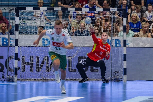 Daikin Handball Bundesliga, VfL Gummersbach - GWD Minden, 23.05.2026 Mats Korte (GWD Minden 11), Bertram Obling (VfL Gummersbach, 16), ; Daikin Handball Bundesliga, VfL Gummersbach - GWD Minden, 23.05.2026 Copyright: xBEAUTIFULxSPORTS Erlhofx