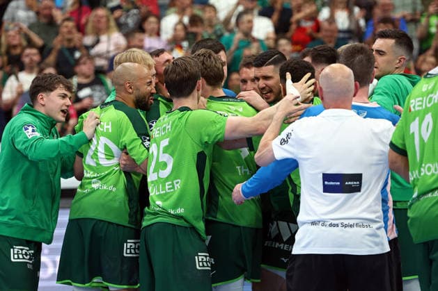 23.05.2026, xovx, Handball Daikin Handball-Bundesliga, HSG Wetzlar - HC Erlangen Die Spieler der HSG Wetzlar bejubeln den 29:26 Sieg gegen den HC Erlangen Wetzlar Buderus Arena Hessen Deutschland (DE)