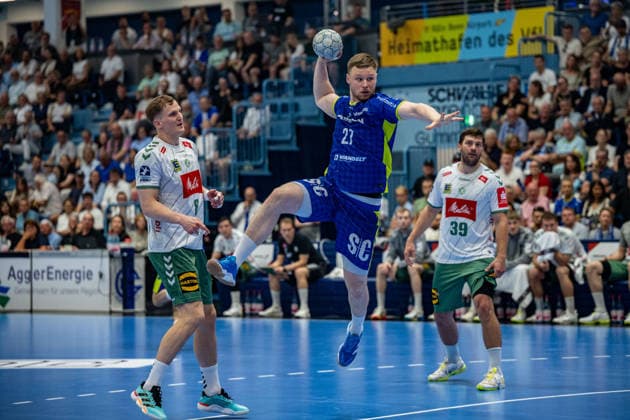 Daikin Handball Bundesliga, VfL Gummersbach - GWD Minden, 23.05.2026 Nils Mueller (GWD Minden 6), Kristjan HorÅ¾en (VfL Gummersbach, 27), Malte Donker (GWD Minden 39), ; Daikin Handball Bundesliga, VfL Gummersbach - GWD Minden, 23.05.2026 Copyright: xBEAUTIFULxSPORTS Erlhofx