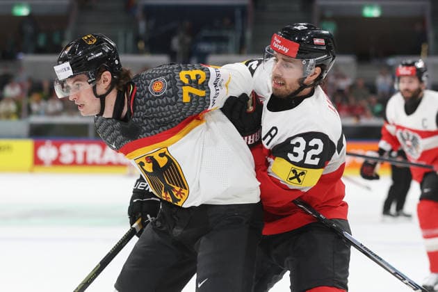 23.05.2026 Swiss Life Arena Zuerich , SCHWEIZ, Herren Eishockey IIHF World Championship, WM, Weltmeisterschaft Zurich 2026 Gruppe A AUT - GER Lukas Reichel (li,GER) gegen Bernd Wolf (AUT)