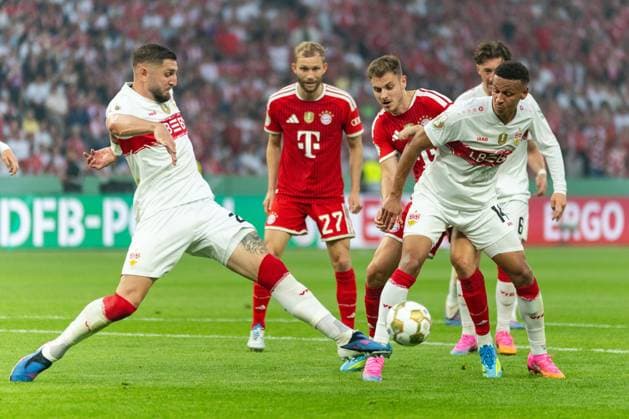 Jeff Chabot (VfB Stuttgart, 24) klaert den Ball, Josip Stanisic (FC Bayern Muenchen, 44), Luca Jaquez (VfB Stuttgart, 14), GER, FC Bayern Muenchen vs. VfB Stuttgart, Fussball, Herren, DFB-Pokal, Finale, Spielzeit 2025 2026, 23.05.2026 DFL REGULATIONS PROHIBIT ANY USE OF PHOTOGRAPHS AS IMAGE SEQUENCES AND OR QUASI-VIDEO GER, FC Bayern Muenchen vs. VfB Stuttgart, Fussball, Herren, DFB-Pokal, Finale, Spielzeit 2025 2026, 23.05.2026 Berlin Copyright: xEibner-Pressefoto MaxxVincenx EP_MVN
