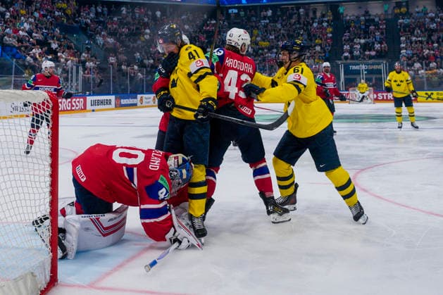 FRIBOURG, SWITZERLAND - MAY 23: scramble in front of goalkeeper Henrik Haukeland of Norway L) during the 2026 IIHF Ice hockey, Eishockey World Championship, WM, Weltmeisterschaft Switzerland game between Norway and Sweden at BCF Arena on May 23, 2026 in Fribourg, Fribourg. Fribourg BCF Arena Fribourg Switzerland Copyright: xJustPictures.ch JarixPestelaccix jp-en-EuSpIm-JP6_JAR_Norway_Sweden_23May2026_00045