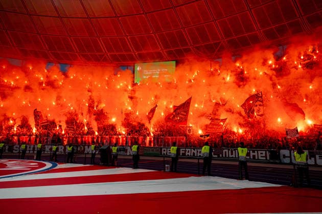 Fußball, Herren, Saison 2025 2026, 83. DFB-Pokal-Finale, FC Bayern München - VfB Stuttgart, Fans von Bayern zünden Pyrotechnik, 23.05. 2026, Copyright: xMatthiasxKochx