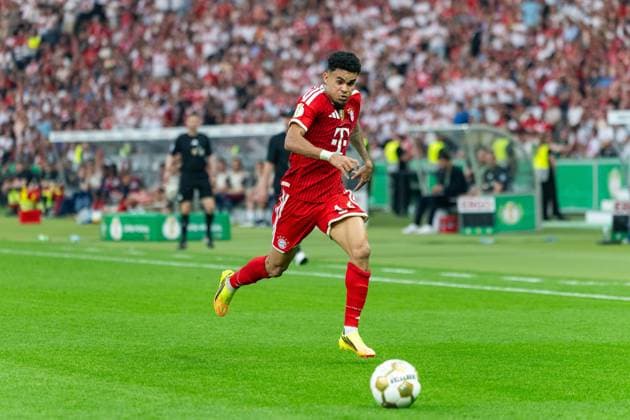 Luis Diaz (FC Bayern Muenchen, 14) im Dribbling, GER, FC Bayern Muenchen vs. VfB Stuttgart, Fussball, Herren, DFB-Pokal, Finale, Spielzeit 2025 2026, 23.05.2026 DFL REGULATIONS PROHIBIT ANY USE OF PHOTOGRAPHS AS IMAGE SEQUENCES AND OR QUASI-VIDEO GER, FC Bayern Muenchen vs. VfB Stuttgart, Fussball, Herren, DFB-Pokal, Finale, Spielzeit 2025 2026, 23.05.2026 Berlin Copyright: xEibner-Pressefoto MaxxVincenx EP_MVN