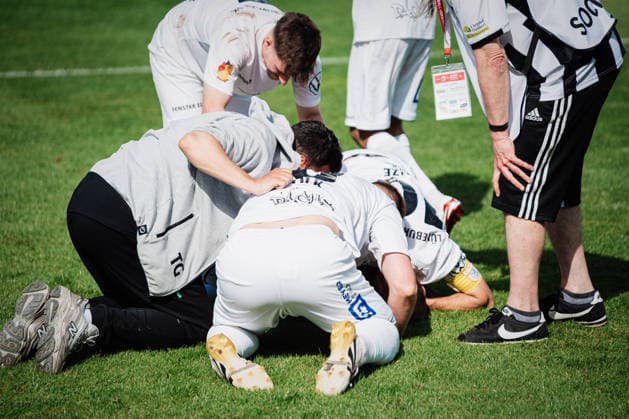 Niedersachsen-Pokal: TuS Bersenbrück vs. Lüneburger SK, 23.05.2026 JUBEL, EMOTIONEN, das Team vom Lüneburger SK feiert den Pokalsieg gegen den TuS Bersenbrück. Pokalsieger: TuS Bersenbrück vs. Lüneburger SK am 23.05.2026 im August-Wenzel-Stadion, Barsinghausen Copyright: xBEAUTIFULxSPORTS Tonhäuserx