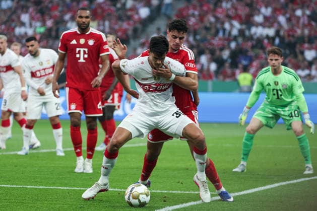 DFB Pokalfinale - FC Bayern München - VfB Stuttgart am 23.05.2026 im Olympiastadion in Berlin Chema Andres (Stuttgart 30) und Aleksandar Pavlovic (Muenchen 45) kämpfen um den Ball.