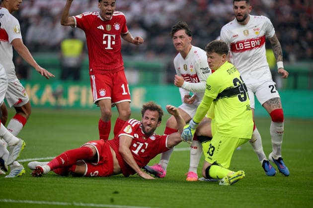 Fussball DFB Pokal Finale 2025 2026 in Berlin FC Bayern Muenchen - VfB Stuttgart 23.05.2026 v. li., Jamal Musiala (FC Bayern Muenchen) gegen Harry Kane (FC Bayern Muenchen) gegen Angelo Stiller (VfB Stuttgart) gegen Torwart Alexander Nuebel (VfB Stuttgart)