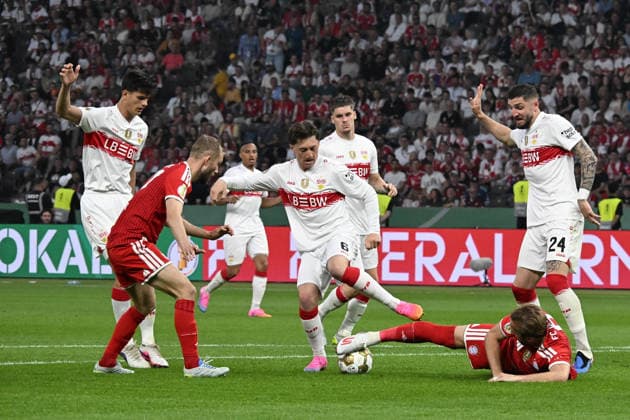 23.05.2026, xsltx, Fussball DFB Pokal Finale, FC Bayern München - VfB Stuttgart v.l. Konrad Laimer (FC Bayern Muenchen) Angelo Stiller (VfB Stuttgart) Harry Kane (FC Bayern Muenchen) Jeff Chabot (VfB Stuttgart) Zweikampf, Aktion, action, battle for the ball (DFL DFB REGULATIONS PROHIBIT ANY USE OF PHOTOGRAPHS as IMAGE SEQUENCES and or QUASI-VIDEO) Berlin