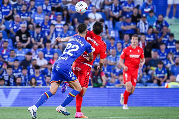 Getafe vs. Osasuna, on the 38th matchday of the 2025 26 Spanish First Division May 23, 2026, Getafe, Madrid, Spain: Budimir fights for the ball against Domingos Duarte during the Spanish championship LaLiga football match between Getafe and Osasuna on 23 May 2026 at Estadio El Coliseum in Getafe, Madrid, Spain. Madrid Madrid Spain Copyright: xAlejandroxMatiasx