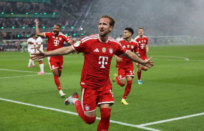 Fussball, Herren, DFB-Pokal Finale, Saison 2025 2026, FC Bayern München - VFB Stuttgart, Olympiastadion Berlin 1:0 durch Harry Kane (FC Bayern München) Tor, Jubel, Führung DFB, DFL regulations prohibit any use of photographs as image sequences and or quasi-video