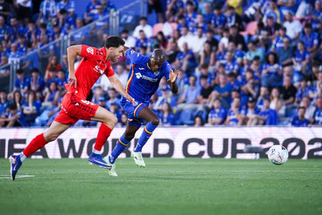 Getafe vs. Osasuna, on the 38th matchday of the 2025 26 Spanish First Division May 23, 2026, Getafe, Madrid, Spain: Nyom and Raul run for the ball during the Spanish championship LaLiga football match between Getafe and Osasuna on 23 May 2026 at Estadio El Coliseum in Getafe, Madrid, Spain. Madrid Madrid Spain Copyright: xAlejandroxMatiasx
