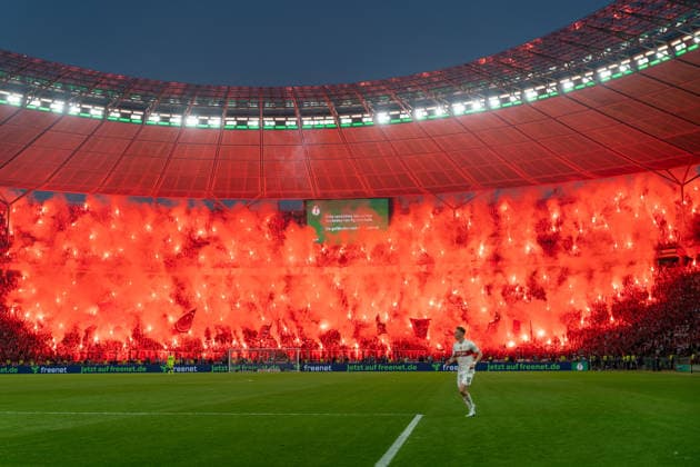 Pyrotechnik Bengalo Fans Ultras FC Bayern Muenchen, GER, FC Bayern Muenchen vs. VfB Stuttgart, Fussball, Herren, DFB-Pokal, Finale, Spielzeit 2025 2026, 23.05.2026 DFL REGULATIONS PROHIBIT ANY USE OF PHOTOGRAPHS AS IMAGE SEQUENCES AND OR QUASI-VIDEO GER, FC Bayern Muenchen vs. VfB Stuttgart, Fussball, Herren, DFB-Pokal, Finale, Spielzeit 2025 2026, 23.05.2026 Berlin Copyright: xEibner-Pressefoto MaxxVincenx EP_MVN