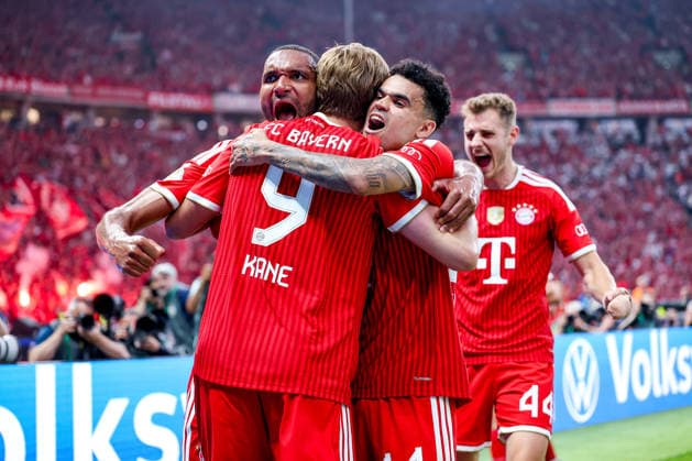 23.05.2026, Fußball, 83. DFB-Pokal Finale,, FC Bayern München - VfB Stuttgart, Olympioastadion Berlin, Saison 2025 2026: Torjubel nach dem Tor zum 1:0 durch Torschütze Harry Kane (FC Bayern Muenchen 09) zusammen mit Jonathan Tah (FC Bayern Muenchen 04) Aleksandar Pavlovic (FC Bayern Muenchen 45) DFB regulations prohibit any use of photographs as image sequences and or quasi-video. Berlin Deutschland