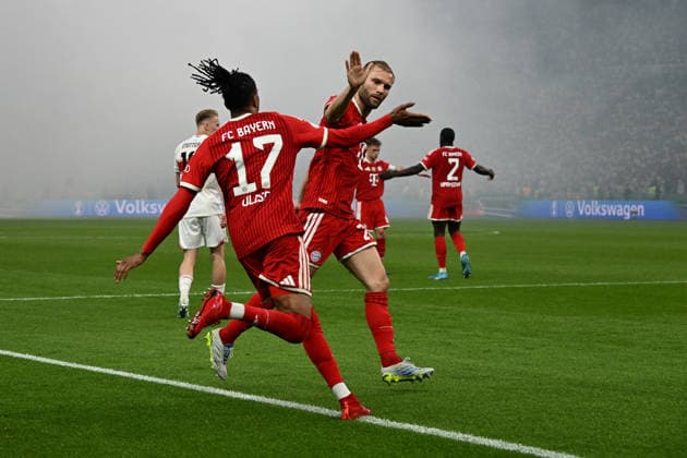 23.05.2026, xsltx, Fussball DFB Pokal Finale, FC Bayern München - VfB Stuttgart v.l. Torjubel nach dem Tor zum 1:0 bei Michael Olise (FC Bayern Muenchen) Konrad Laimer (FC Bayern Muenchen) (DFL DFB REGULATIONS PROHIBIT ANY USE OF PHOTOGRAPHS as IMAGE SEQUENCES and or QUASI-VIDEO) Berlin