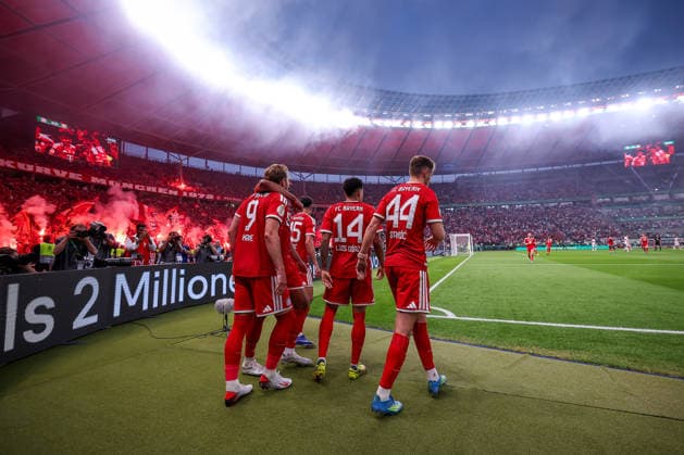 23.05.2026, Fußball, 83. DFB-Pokal Finale,, FC Bayern München - VfB Stuttgart, Olympioastadion Berlin, Saison 2025 2026: Torjubel nach dem Tor zum 1:0 durch Torschütze Harry Kane (FC Bayern Muenchen 09) zusammen mit Luis Diaz (FC Bayern Muenchen 14) Josip Stanisic (FC Bayern Muenchen 44) DFB regulations prohibit any use of photographs as image sequences and or quasi-video. Berlin Deutschland