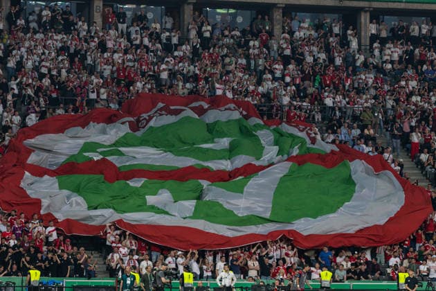 GER, DFB-Pokalfinale, Training und Pressekonferenz, FC Bayern München - VfB Stuttgart. 23.05.2026, Olympiastadion, Olympiastadion, GER, DFB-Pokalfinale, Training und Pressekonferenz, FC Bayern München - VfB Stuttgart. Banneraktion der Fans vom VfB Stuttgart und FC Bayern München Â