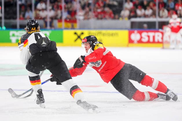 Ice hockey, Eishockey - IIHF WC 2026 ZURICH,SWITZERLAND,23.MAY.26 - ICE HOCKEY - IIHF Ice Hockey World Championship, WM, Weltmeisterschaft 2026, group stage, Austria vs Germany. Image shows Joshua Samanski (GER) and Vinzenz Rohrer (AUT)  GEPAxpictures xMaticxKlansek