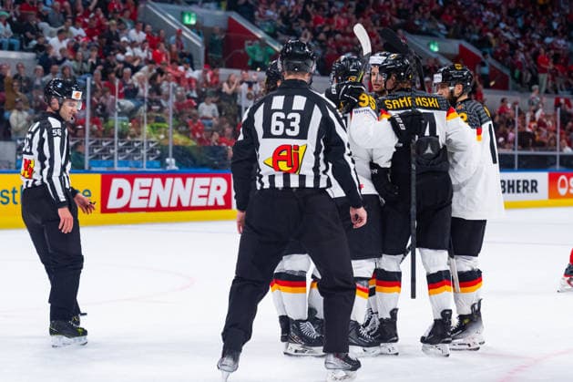 ZURICH, SWITZERLAND - MAY 23: Joshua Samanski (Germany, 44) and the German celebration of the 2:1 goal during the Preliminary Round - Group A Match 41 between Austria and Germany at the IIHF Ice hockey, Eishockey World Championship, WM, Weltmeisterschaft 2026, Swiss Life Arena on May 23, 2026 in Zurich, Switzerland. Zurich Switzerland Copyright: xTimoxSteinx
