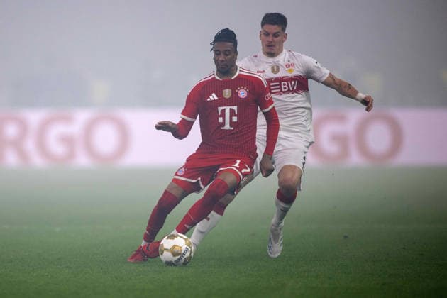 Michael Akopovie Olise (FC Bayern Muenchen) und Ramon Hendriks (VfB Stuttgart). xettx, Deutschland, Berlin, 23.05.2026, Fussball, DFB-Pokal: FC Bayern Muenchen vs VfB Stuttgart, Saison 2025 2026, Finale, Olympiastadion DFL DFB REGULATIONS PROHIBIT ANY USE OF PHOTOGRAPHS AS IMAGE SEQUENCES AND OR QUASI-VIDEO.