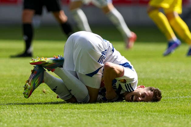 23.05.2026, GER, Fussball, Herren, Niederrheinpokal Finale, Saison 2025 2026, SC St. Tönis - MSV Duisburg Conor Noß (MSV Duisburg) liegt verletzt am Boden Duisburg schauinsland-reisen-Arena Nordrhein-Westfalen Deutschland Copyright: xAdrianxSchlüterx