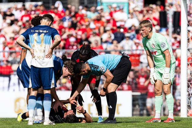 Finaltag der Amateure 2026: SC Fortuna Köln - FC Viktoria Köln; Sportpark Höhenberg, Köln; 23.05.2026 Taylan Duman (FC Viktoria Köln, 4) liegt nach dem Zweikampf. Finaltag der Amateure 2026: SC Fortuna Köln - FC Viktoria Köln; Sportpark Höhenberg, Köln; 23.05.2026 Copyright: xBEAUTIFULxSPORTS Buriakovx