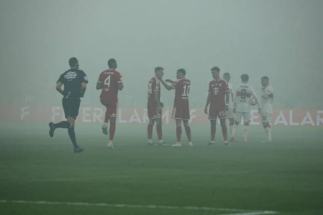 23.05.26 DFB-Pokal Finale 2026 FC Bayern München - VfB Stuttgart Deutschland, Berlin, 23.05.2026, Fussball, Saison 2025 2026, DFB-Pokal Finale 2026 Berlin, FC Bayern München - VfB Stuttgart: Pyro-Unterbrechung in Berlin.