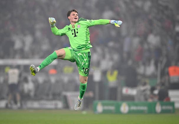 TOR zum 2:0 Harry Kane FC Bayern Muenchen FCB (09) (nicht im Bild) Torjubel bei Torwart Jonas Urbig FC Bayern Muenchen FCB (40) 83. DFB Pokalfinale FC Bayern Muenchen FCB vs VFB Stuttgart Olympiastadion Berlin 23.05.2026 DFL REGULATIONS PROHIBIT ANY USE OF PHOTOGRAPHS AS IMAGE SEQUENCES AND OR QUASI-VIDEO 83. DFB Pokalfinale FC Bayern Muenchen FCB vs VFB Stuttgart