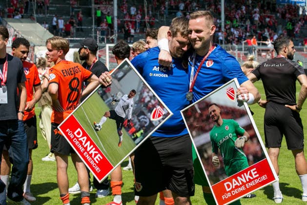 Cottbus, Deutschland 23. Mai 2026: Landespokal Brandenburg - 2025 2026 - Finale - FC Energie Cottbus gegen VfB Krieschow Im Bild: v.l. Torhueter Alexander Sebald (Energie Cottbus) und Torhueter Marius Funk (Energie Cottbus) DFB regulations prohibit any use of photographs as image sequences and or quasi-video. LEAG Energie Stadion Brandenburg Copyright: xFotostandx xWeilandx