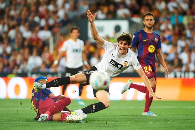 Ronald Araujo FC Barcelona, Barca and Javi Guerra (Valencia CF) during the LaLiga EA Sports match between Valencia CF and FC Barcelona at Estadio de Mestalla on May 23, 2026 in Valencia, Spain. (Photo by Maria Jose Segovia DeFodi Images) -