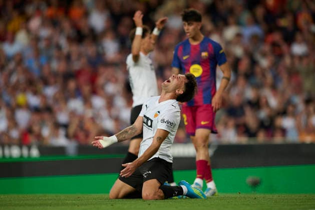 Valencia CF v FC Barcelona, Barca - LaLiga EA Sports VALENCIA, SPAIN - MAY 23: Hugo Duro of Valencia CF reacts during to the LaLiga EA Sports match between Valencia CF and FC Barcelona at Estadio Mestalla on May 23, 2026 in Valencia, Spain. (Photo by Francisco Macia Photo Players Images Magara Press) Valencia Estadio Mestalla Spain Copyright: xFranciscoxMaciax