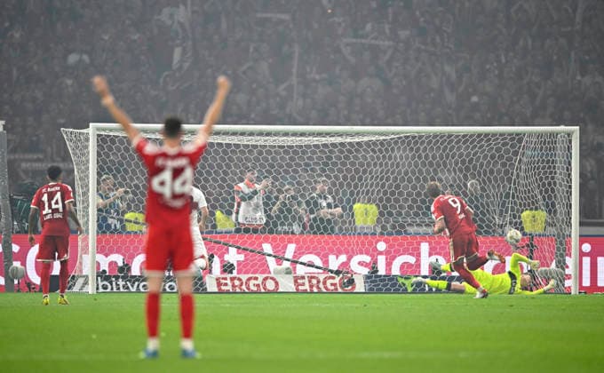 Sport Bilder des Tages TOR zum 3:0 Harry Kane FC Bayern Muenchen FCB (09) Elfmeter, Strafstoss Torschuss Aktion Torchance gegen Torwart Alexander Nuebel VfB Stuttgart (33) Josip Stanisic FC Bayern Muenchen FCB (44) Torjubel 83. DFB Pokalfinale FC Bayern Muenchen FCB vs VFB Stuttgart Olympiastadion Berlin 23.05.2026 DFL REGULATIONS PROHIBIT ANY USE OF PHOTOGRAPHS AS IMAGE SEQUENCES AND OR QUASI-VIDEO 83. DFB Pokalfinale FC Bayern Muenchen FCB vs VFB Stuttgart