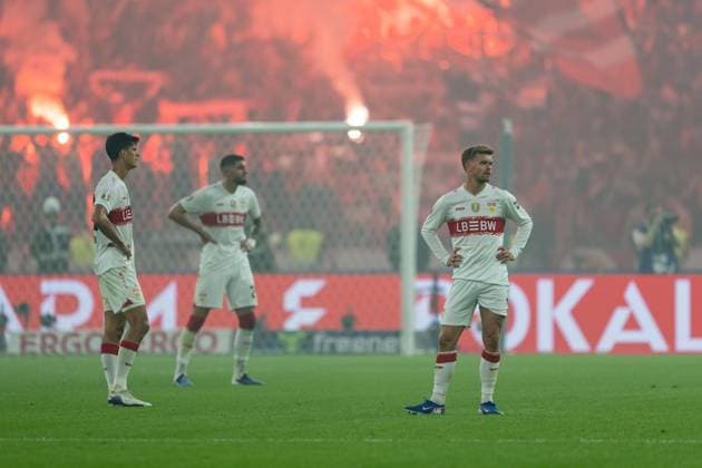 Tor zum 0:2 Harry Kane (FC Bayern Muenchen, 9), Chema Andres (VfB Stuttgart, 30), Jeff Chabot (VfB Stuttgart, 24) und Maximilian Mittelstaedt (VfB Stuttgart, 07) enttaeuscht Enttaeuschung, GER, FC Bayern Muenchen vs. VfB Stuttgart, Fussball, Herren, DFB-Pokal, Finale, Spielzeit 2025 2026, 23.05.2026 DFL REGULATIONS PROHIBIT ANY USE OF PHOTOGRAPHS AS IMAGE SEQUENCES AND OR QUASI-VIDEO GER, FC Bayern Muenchen vs. VfB Stuttgart, Fussball, Herren, DFB-Pokal, Finale, Spielzeit 2025 2026, 23.05.2026 Berlin Copyright: xEibner-Pressefoto MaxxVincenx EP_MVN