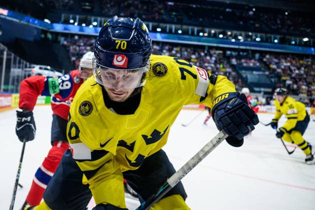 260523 Oscar Sundqvist of Sweden during the 2026 IIHF Ice hockey, Eishockey World Championship, WM, Weltmeisterschaft match between Norway and Sweden on May 23, 2026 in Fribourg. Photo: Jesper Zerman BILDBYRAN kod JZ JZ0727 ishockey ice hockey ishockey-vm 2026 vm 2026 iihf world championship norge norway sverige sweden bbeng Copyright: JESPERxZERMAN BB260523JZ036