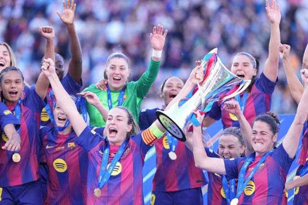 OSLO, NORWAY - 23 MAY 2026: Captain Alexia Putellas and Marta Torrejon of FC Barcelona, Barca Femeni lift the trophy, as they are crowned queens of Europe after winning the 2026 UEFA Women s Champions League Final match between FC Barcelona Femeni and OL Lyonnes at Ullevaal Stadion on May 23, 2026 in Oslo, Norway.  Copyright: xAlexandraxFechetex xSPPx Sportspressphoto_152792