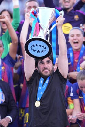 OSLO, NORWAY - 23 MAY 2026: Coach Pere Romeu lifts the trophy, as FC Barcelona, Barca Femeni are crowned queens of Europe after winning the 2026 UEFA Women s Champions League Final match between FC Barcelona Femeni and OL Lyonnes at Ullevaal Stadion on May 23, 2026 in Oslo, Norway.  Copyright: xAlexandraxFechetex xSPPx Sportspressphoto_152800