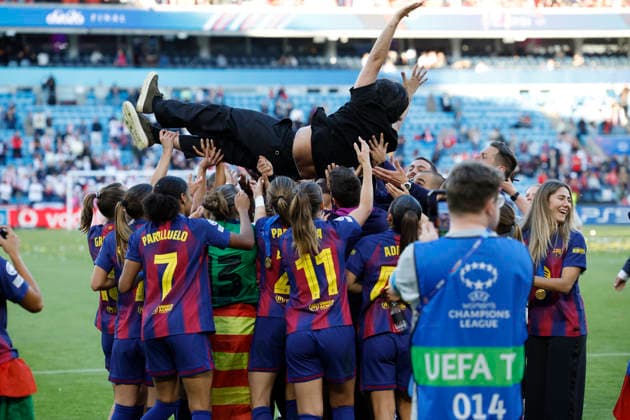 Barcelona coach Pere Romeu (above) is tossed in the air by his players after winning the Champions League final against Olympique Lyonnais at the Ullevaal Stadium in Oslo, Norway, 23 May 2026. FC Barcelona, Barca vs Olympique de Lyon !ACHTUNG: NUR REDAKTIONELLE NUTZUNG!  Copyright: xAlbertoxEstévezx GRAF066 20260523-55020382992_1