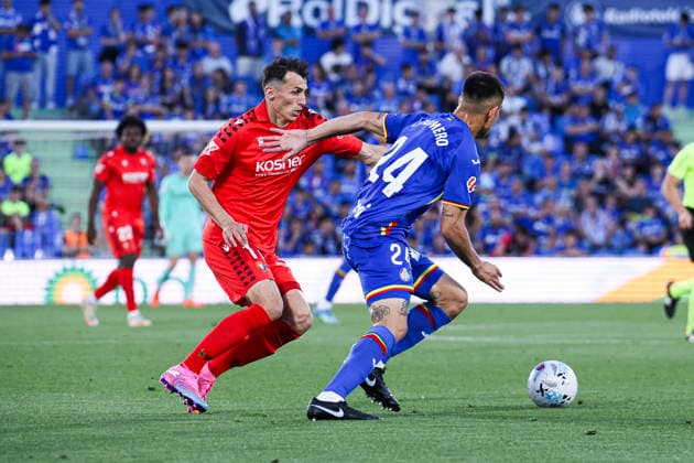 Getafe vs. Osasuna, on the 38th matchday of the 2025 26 Spanish First Division May 23, 2026, Getafe, Madrid, Spain: Romero fights for the ball against Budimir during the Spanish championship LaLiga football match between Getafe and Osasuna on 23 May 2026 at Estadio El Coliseum in Getafe, Madrid, Spain. Madrid Madrid Spain Copyright: xAlejandroxMatiasx