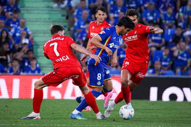 Getafe vs. Osasuna, on the 38th matchday of the 2025 26 Spanish First Division May 23, 2026, Getafe, Madrid, Spain: Arambarri dribbles Moncayola and Torro during the Spanish championship LaLiga football match between Getafe and Osasuna on 23 May 2026 at Estadio El Coliseum in Getafe, Madrid, Spain. Madrid Madrid Spain Copyright: xAlejandroxMatiasx