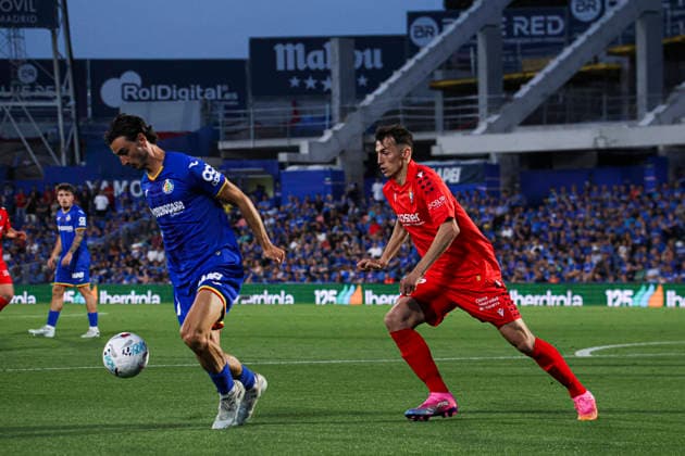 Getafe vs. Osasuna, on the 38th matchday of the 2025 26 Spanish First Division May 23, 2026, Getafe, Madrid, Spain: Juan Iglesias is defended by Budimir during the Spanish championship LaLiga football match between Getafe and Osasuna on 23 May 2026 at Estadio El Coliseum in Getafe, Madrid, Spain. Madrid Madrid Spain Copyright: xAlejandroxMatiasx