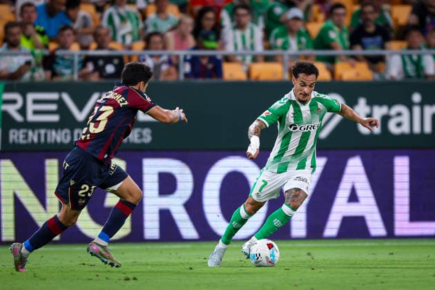 ESP: LaLiga EA Sports Real Betis v Levante UD; Antony Matheus Dos Santos of Real Betis against Manu Sanchez of Levante during LaLiga EA Sports, between Real Betis v Levante UD played at La Cartuja Stadium, Sevilla on May 23rd, 2026 in Spain; Sevilla Spain Futbol Copyright: xRafaelxRomanx xAgenciaxLOFx
