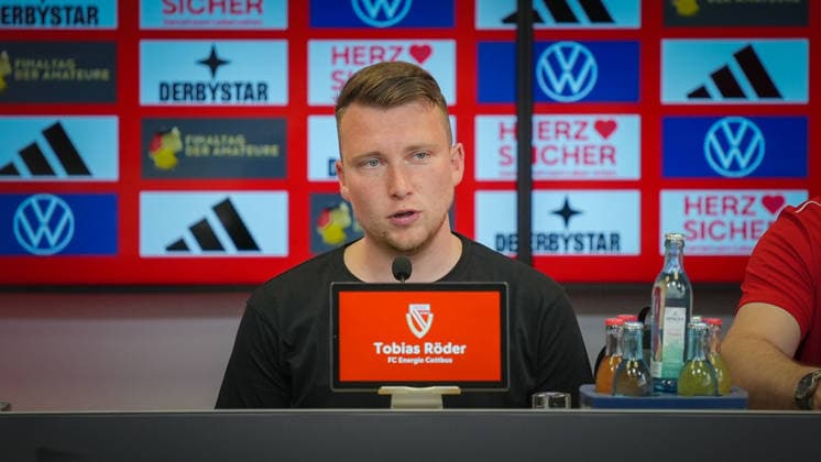 Fußball, Herren, Saison 2025 2026, Landespokal Brandenburg, Finale, Finaltag der Amateure, FC Energie Cottbus vs. VfB 1921 Krieschow, Samstag 23.05.2026, LEAG Energie Stadion Cottbus, Im Bild: Tobias Röder (Co-Trainer Energie) auf der Pressekonferenz nach dem Spiel. Brandenburg Deutschland
