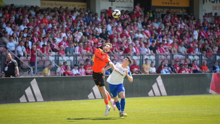 Fußball, Herren, Saison 2025 2026, Landespokal Brandenburg, Finale, Finaltag der Amateure, FC Energie Cottbus vs. VfB 1921 Krieschow, Samstag 23.05.2026, LEAG Energie Stadion Cottbus, Im Bild: Tim Campulka (l. Energie) und Paul Pahlow (r. Krieschow) Brandenburg Deutschland