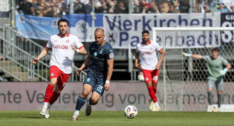 23.05.2026, xfsx, Herren, Fussball, Saison 2025 2026, BFV Verbandspokal, Finale: FC Wuerzburger Kickers - TSV 1860 Muenchen v.li.: Dion Berisha (FC Wuerzburger Kickers), Marvin Rittmueller (TSV 1860 Muenchen), Ebrahim Fahrahnak (FC Wuerzburger Kickers), Johann Hipper (FC Wuerzburger Kickers) Wuerzburg AKON ARENA Bayern Deutschland