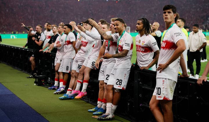 Berlin , Fußball DFB Pokal Finale 2026 , FC Bayern München vs. VfB Stuttgart , Enttäuschung VfB , rechts: Chema Andres