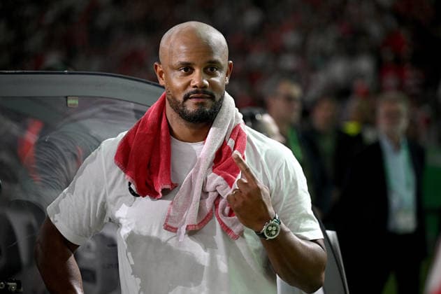 Fussball DFB Pokal Finale 2025 2026 in Berlin FC Bayern Muenchen - VfB Stuttgart 23.05.2026 Sieger FC Bayern Muenchen jubelt nach dem Sieg und Gewinn des DFB Pokals Trainer Vincent Kompany (FC Bayern Muenchen)