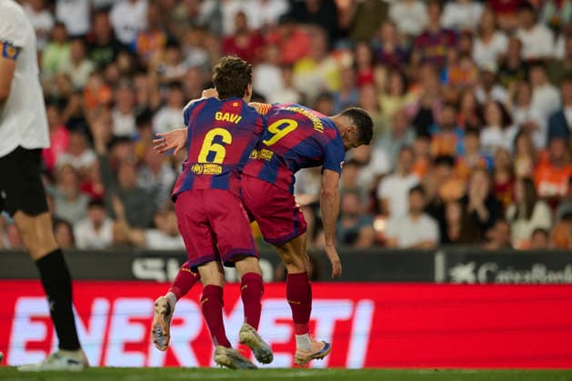 Valencia CF v FC Barcelona, Barca - LaLiga EA Sports VALENCIA, SPAIN - MAY 23: Robert Lewandowski of FC Barcelona celebrates after scoring his team s first goal during to the LaLiga EA Sports match between Valencia CF and FC Barcelona at Estadio Mestalla on May 23, 2026 in Valencia, Spain. (Photo by Francisco Macia Photo Players Images Magara Press) Valencia Estadio Mestalla Spain Copyright: xFranciscoxMaciax